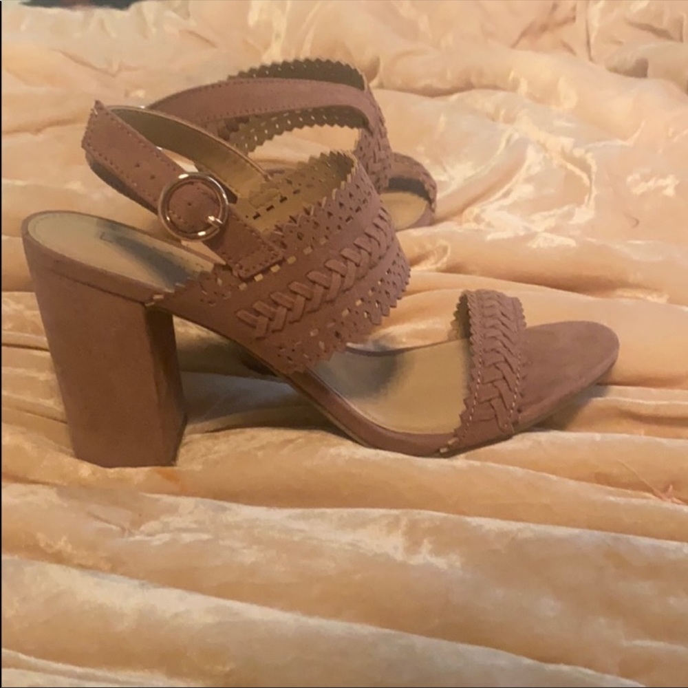 size 7 mauve heels!